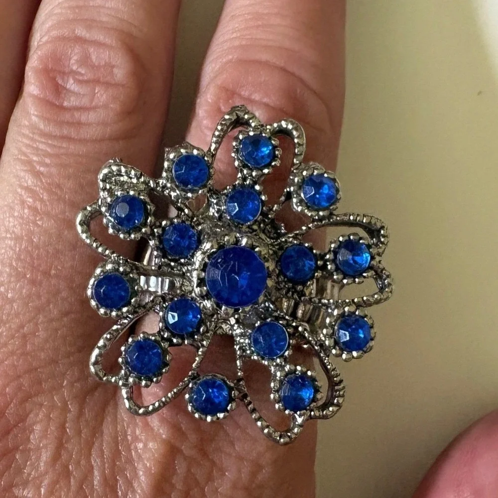 Blue Rhinestone Flower Cocktail Ring Silver Tone Filigree Stretch Band Statement